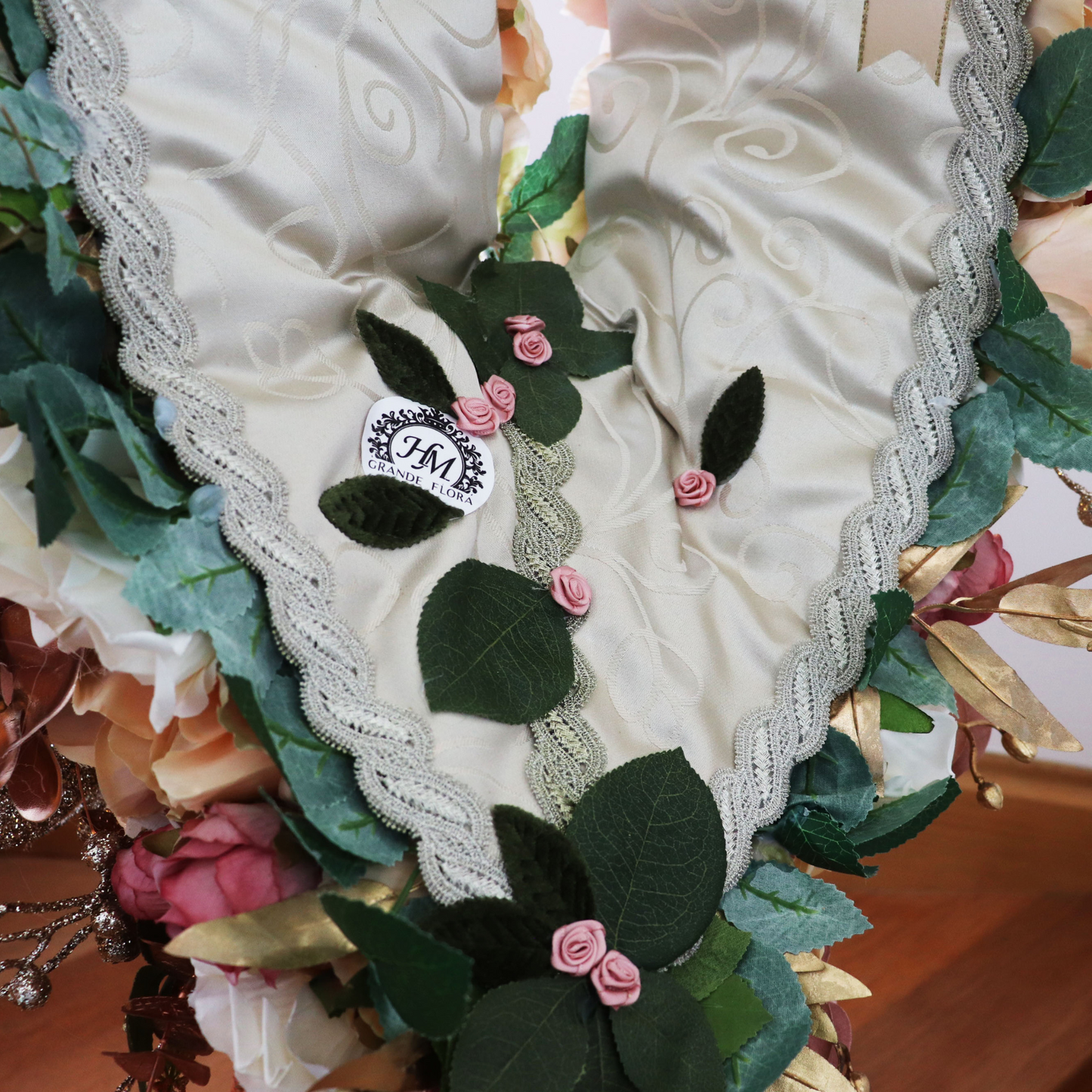 Equestrian Garland - Adjustable