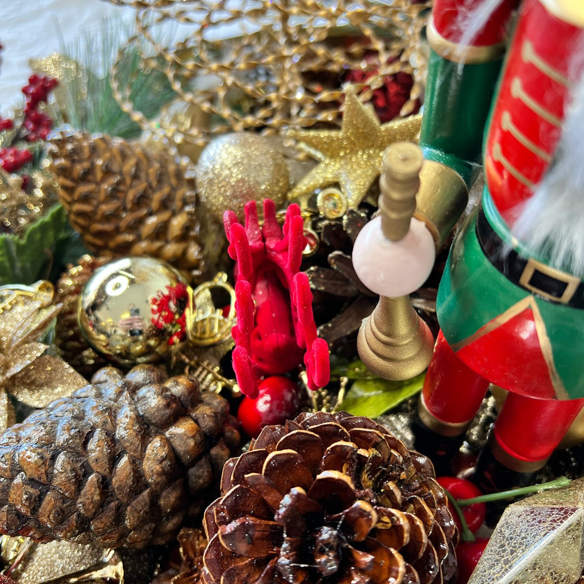 Luxury Christmas Table Centrepiece "The Golden Star" - HM Grande Flora - artificial flowers Australia - luxury table decor